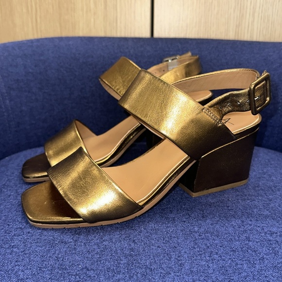 🔥🔥🔥Aquatalia Metallic Gold Leather Sandals Heels Size 7 - Picture 13 of 15